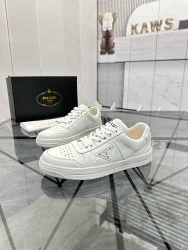 售 价: ￥ 商品商标： Prada * 普拉达* 低帮休闲鞋正码码数: 38-44 可订做45 商品材料：鞋面进口牛皮，羊皮内里，原版大底。编 号：020
