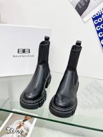 秋冬 BALENCIAGA 巴黎世家 爆款推荐这款鞋今年非常爆，独立风格各处无可挑剔的细节做工。面料：黑色牛皮内里 垫脚：进口羊皮。码数35-41 出厂价