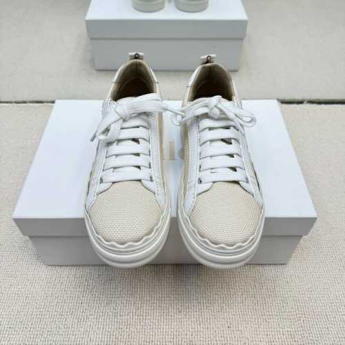chloe 全新版本woody Sneaker系列 正品购入独家开发 绑带运动休闲鞋，以摩登的细节重新诠释经典系列款式简约精致范，日光为路，奔赴自由，引领时尚，