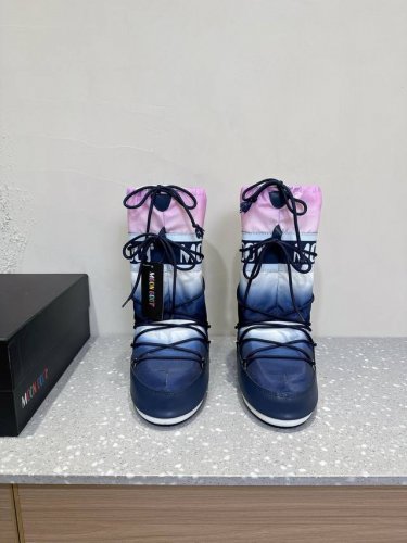 Moon Boot 秋冬系列 胖呼呼 雪地靴如果你难以接受ugg的复兴那现在有一款更另类的雪地靴又杀回来了那就是moon Boot月亮靴内增高4Cm在千禧年就已