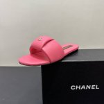 340 chanel香奈儿小香25C春夏新品 双C面包拖鞋 这一系列这真的是绝了 胖乎乎海绵体填充饱满细腻 时髦与舒适度并存 时尚达人们出街必备单品 Go 材质