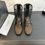 360 25Fw新款Alaia阿莱亚法式芭蕾舞单鞋平底鞋 原本更具有柔美浪漫气息的芭蕾平底鞋，在加上钻、金属饰钉等中性风十足的装饰后，传统的芭蕾风格具有了更多施