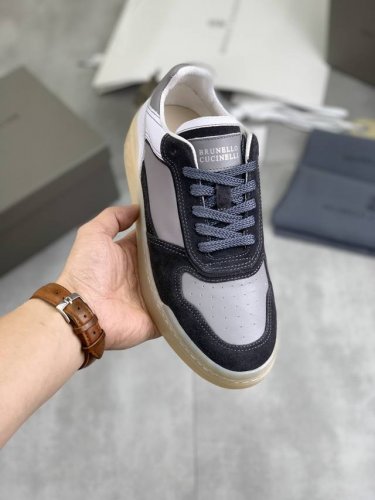 出厂价 实价 高版本 Bc新品 Brunello Cucinell* 低帮运动鞋 官方售价rmb 27,000 经典纱线激发了这款运动鞋的精致与运动品味 原版牛
