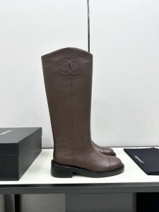 顶级版本 工艺作品，可换上下码，不换款 香家新款骑士马丁长靴，复古女人味 上脚超显气场！ 整只靴面小牛皮 内里羊皮 意大利真皮大底 码数35-39 34、40、