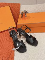 出厂价空面 钻面 Hermes 爱马仕Heden 80凉鞋系列 时尚又百搭 超级舒服 每个细节都做到极致 原版1:1独家私模五金钻扣 原版私模鞋跟 原版意大利真
