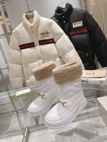 Gucci巴黎时装周中国长期有货年美丽奴羊皮毛一体雪地靴，提花面料logo头层牛皮澳洲进口羊毛内里， Gucci 这款雪地靴结合了品牌两大标志性元素 金色马衔扣