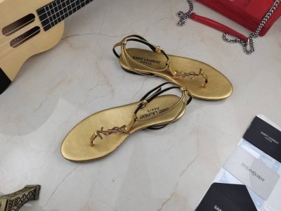 真皮底 Saint Laurent 圣罗兰、平板凉鞋早春专柜同步最新款、YSL、Logo字母扣装饰经典上乘美艳力作 专柜最火春夏系列 兼备气质 时尚 经典耐看的