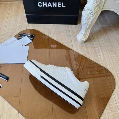 出厂： Chanel 香奈儿顶级专柜 早春新款 官网上新 独家首发 香奈儿 早春顶级休闲板鞋 小红书种草 时尚博主推荐 明星同款 原鞋开模 代购版本 进口小牛皮
