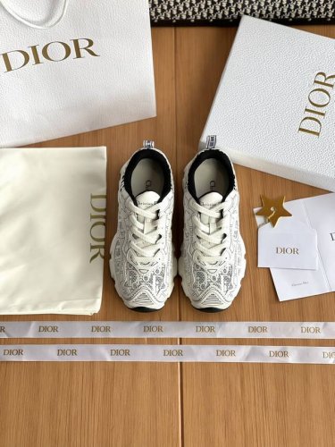 Dior Vibe系列整双鞋子采购Zp开发打造，全部定制材料，独家开模大底，细节全部对版出货，连包装也做到跟正品一样。码数:女35-40