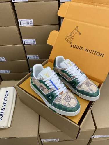 lv-路易-威登trainer 顶级版本2024走秀新款 原版1：1开发复刻！！上脚非常舒适 做工精细 鞋面由意大利进口小牛皮拼接，侧边饰有品牌logo标志及签