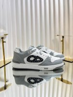 Dior迪奥B57系列 情侣款 休闲运动鞋 CD 滑板鞋原版购入开发 做货 这款 B57 中帮运动鞋是二零二四春季男装系列新品，重新诠释篮球鞋设计，成为 Dio