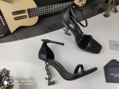 真皮底 可订做橡胶底 顶级原版复制 Saint Laurent 最新推出的 Opyum sandals 凉鞋，它和经典的 Opyum heels 鞋款类似，YS