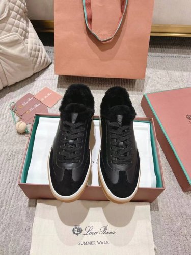 男 女 同款 全真毛 新品发售，男女同款｜采用 Wish 超软牛皮面料制作｜鞋面采用超柔牛皮面料制作工艺｜内里垫脚羊毛，中底羊毛，全方位一比一复原专柜工艺流程｜