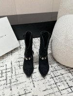 Isabel Marant Aw 秋冬经典复古中靴 西部风裸靴主宰 24Ss秀场，牛仔靴无疑是历久弥新的其一鞋款，而秋冬系列靴履则是超脱经典的出色之作 各大in