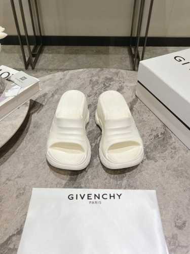 Givenchy纪梵希 全新marshmallow系列增高凉鞋 伶俐初夏轻盈动态 扭动质感幻想 染迷人色泽铺展足下风景 粉碎固有规则不规则鞋身酷感全开尽情玩转自