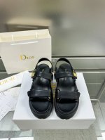 出厂价：光面 迪奥 Dior 2024春夏走秀新款 Dioract魔术贴厚底休闲女鞋 CD字母logo五金扣露趾凉鞋 明星同款拼色平底圆头沙滩鞋 市场顶级版本材