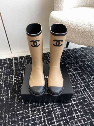 代购级短款 长款 Chanel香奈儿24Ss 大爆款雨靴！ 入手一款本季颜值爆表雨靴，国内专柜个位数限量，不是vic完全是拿不到的 我真是太幸运了，真是大爱这雨