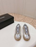 Chanel 香奈儿最新24B休闲德训鞋 这双鞋舒服到 大马路逛街暴走一整天都不会累 脚感好炸裂的鞋 好穿又好看 软糯高级_ 鞋面材质:牛皮麂皮 拼接的设计＋黄