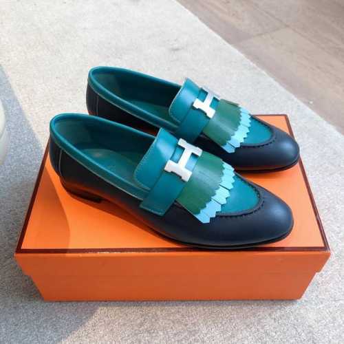 hermes... A Eclair 2025新色+爆款系列 版型超正，有一定厚度增高显腿长！透体透气 舒适的小牛皮 春夏拼色兼具颜值舒适度的单品！ 渠道货源