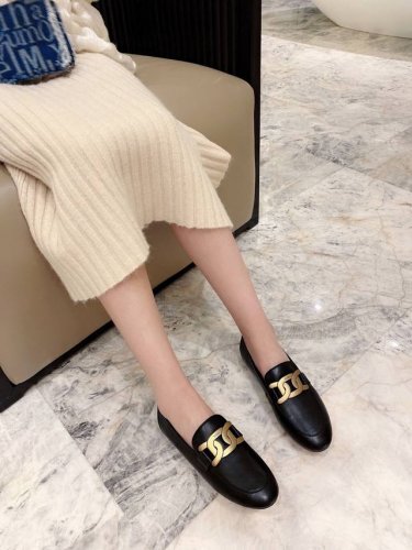 皮底 橡胶底 2024四季爆款 刘诗诗同款乐福鞋平底鞋 Tod'S 托德 斯tods2024专柜新品经典双t扣英伦风乐福单鞋莫卡辛鞋，款式简洁大气，舒适春秋乐福