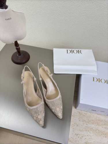 猫跟Dior 网钻系列 440 超高版本 杏色后空 金属钻石 Logo质感满满 鞋型升级到极致脚感 超级美 今年必不可少的时尚单品 D-Doll系列经典珍珠配饰