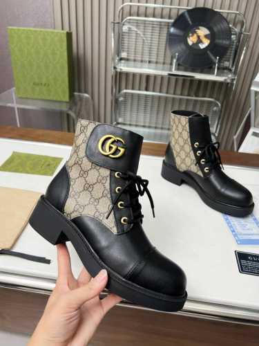 Gucci古奇最新款。专柜同步上新。经典款型透过标志性的品牌logo元素焕发新的活力。鞋口魔术贴粘合设计容易穿脱。上脚巨好看 面料:头层牛皮 牛皮内里。 码数：