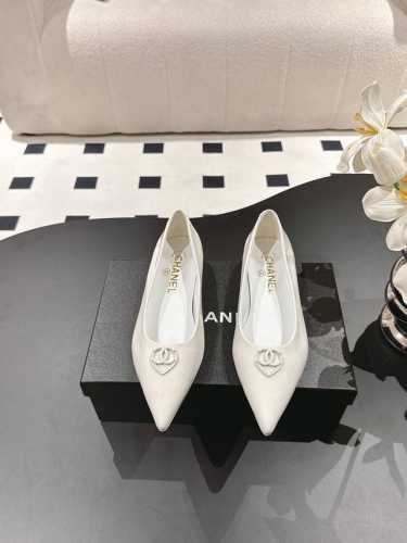 35-40 40 定做不退换 Chane*｜ 小香25C米兰早春新款单鞋 走秀款尖头爱心鞋 米兰走秀玛丽珍鞋 本年度最美小尖头高跟鞋 无法抗拒的高级与优雅 无论