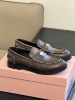 顶级品质 miu fw23 new arrival～miu家金币乐福鞋经典色+23秋冬麂皮新色秋冬只做了三个色，鞋型、鞋底、工艺细节都做了升级，打造了一个夏天的