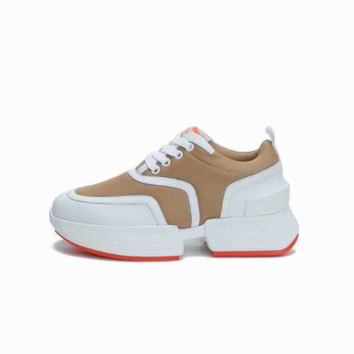 出厂价： 330 情侣款 Hermès 爱马仕情侣新款小蛮腰，北美首发，增高－流鞋！瞬间显得腿细了很多，跟高5CM，爱马仕新款熊猫gigs 面包鞋可可爱爱。脚感