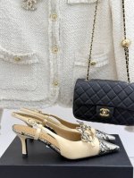 厂价 CHANE*｜小香中古25C春夏新品蝴蝶结后空高跟凉鞋低调优雅 时髦的小方头非常修饰脚型 百搭款式低跟走路友好！鞋面采用原版定制皮料内里垫脚均为羊皮意大利