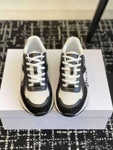代购级 CELINE思琳赛琳CELINE RUNNER CR-03运动鞋 鞋舌和鞋后帮饰有CELINE标志运动鞋侧面凹印CR-03字样鞋后帮和侧面压印CELIN