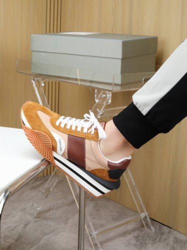 工厂价： 汤姆 Tom Ford 美国复古轻奢 情侣款size：35-44 Tom Ford设计师曾经是古888驰的设计师，来自美国品牌，贸易单，国内罕见，不易