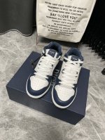 出厂 迪奥dior2024款 B57 爆款 休闲鞋中帮 最高版本 情侣款 原版爆拆一比一完美复刻 工艺做工细节到位 原版定制材料 超赞 最新元素组合 时尚休闲个