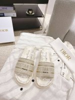DIOR迪奥 春夏新款厚底电绣凉拖鞋 经典耐看的懒人拖鞋 超级精美好看 洋气吸睛 舒适百搭鞋面:环保高温水溶棉质电绣科技面大底:原版开模Tpr大底内里:水染羊皮