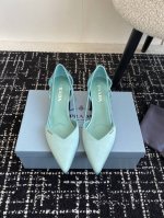 代购级 Prada 25Ss 早春新款绝美尖头跟鞋 时尚界久违的极简之美 经典时尚配色 毫不费力的优雅风来袭 时髦 精致 绝美 包头尖头 开边珠外穿时尚气质简约