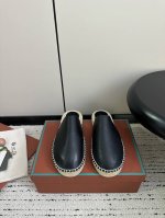 限男款 Loro Piana 24Ss 秋季爆款凉鞋 复古半拖凉鞋 一手创立现有的loro Piana公司。家族经营至今已是第六代 为讲求品味及对质量有要求的顾