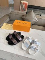 louis Vuitton路易威登春夏新款拖鞋火爆上市，1:1高级定制，秒杀一切仿品，原版开模Logo装饰，既时尚又美观，面料:进口压花牛皮，内里羊皮，精美原版