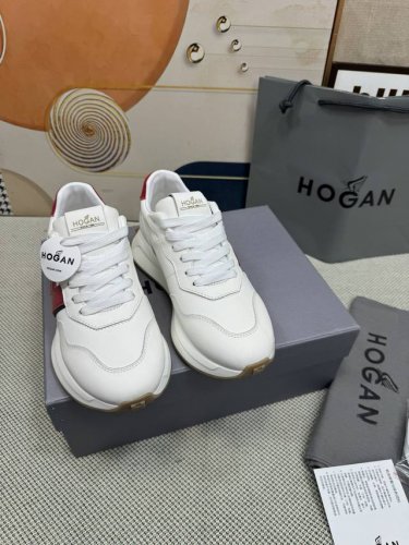 顶级版本 超火爆hogan霍根情侣款 老爹鞋 猫爪鞋新色 专柜最新运动鞋 最近炒得够火热哈原版打造品质过硬 买它准没错绝对是让你爱哋小红书种草推荐 老爹鞋拼接撞