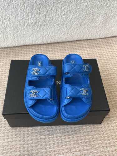 CHANEL2025春夏最新面料 专柜主推魔术贴沙滩凉鞋新色系列上新★★★★★ 众多明星网红上脚，国内外博主刷爆的一个百搭系列，春夏衣橱搭配必备 凉鞋首选. 鞋