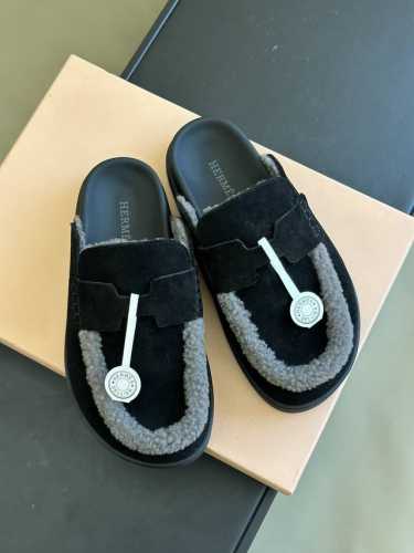 顶级版本女 Hermes Fw23 New Arrival～ H家 秋冬情侣款 勃肯毛拖新品 麂皮搭配羊羔绒，秋冬氛围感拉满，主打就是一个丑萌 顶级精品 女35