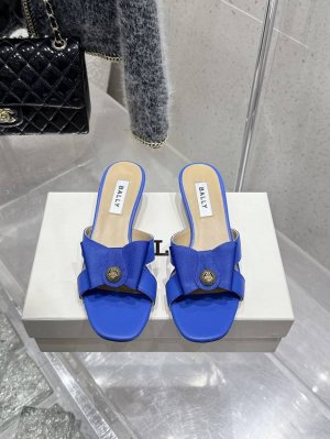 顶级版本 Bally 2025春夏新款时尚织带蝴蝶结扣饰粗跟平底拖鞋凉鞋单鞋系列 款式新颖别致，采用方形头型设计 配以最新Bally 字母扣搭设计突出品牌标识，