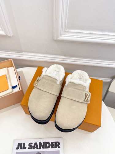 出 Lv 路易威登 24 早春新款 顶级版本 专柜主打最新款 Cosy Comfort面包穆勒羊毛拖鞋硬货上新 代购级别！高级感十足！国内外博主刷爆的一款，复古