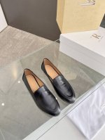 The Row 春夏最新款乐福鞋！延续了一贯极简风格！整个鞋子非常柔软，很好穿！鞋面：采用进口胎牛皮内里：进口牛皮大底：原版真皮大底码数：35～39 40定做
