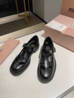 出厂价 Miumiu 夏季孟克皮鞋，英伦复古、巴洛克雕花元素 又美又飒！酷炸街！惊为天人！ 鞋面虽是邦邦硬挺，但穿起却很舒适.牛皮面牛皮里 原版模具橡胶大底 3