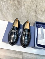 Cd家 迪～奥 男士布洛克德比鞋 新品厚底皮鞋 采用进口黑色光滑牛皮 开边珠亮皮打造 经典光面盖胆和布洛克雕花拼接制作。 内里黑色水染小牛皮内里 银标logo牛