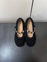 Chanel A高级手工坊鞋履系列 软软的混种绵羊皮和原版花呢 太有质感啦 超舒适平底鞋 玛丽珍鞋个性金属扣装饰 是蜈蚣精们一定不能错过的美鞋 毫不费力就能搭配