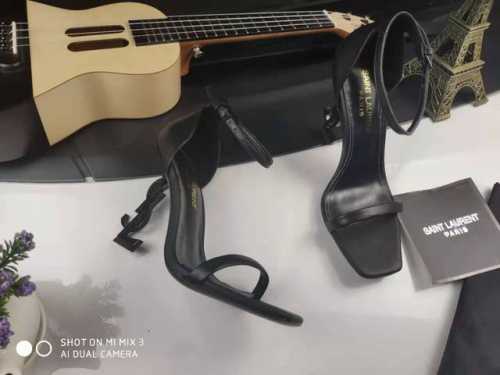 真皮底 可订做橡胶底 顶级原版复制 Saint Laurent 最新推出的 Opyum sandals 凉鞋，它和经典的 Opyum heels 鞋款类似，YS