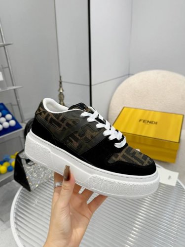 厚底 Fendi芬迪2024 超级a货正品1:1复刻休闲厚底增高小白鞋~超高舒适度～非常好驾驭 材质：滴胶帆布＋牛猄拼色 内里：原版网布 垫脚：网布注塑成型垫