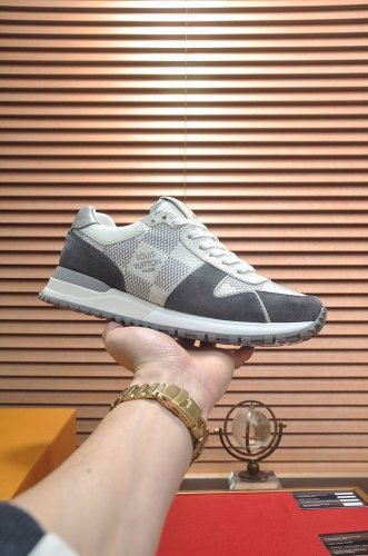 出厂价 Louis Vuitton 原单 新款lv路易威登 * 顶级版本 Lv经典潮鞋！选用进口原版牛皮 水染牛皮内里.原版耐磨橡胶大底！高品质精品！码数38-