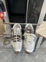 Miu Miunew Balance 530 缪缪 纽巴伦联名ss 25 春夏系列复古 运动鞋网上已经吹爆了这个款！超级 复古到心里了吧以双色鞋带样式呈现新季的